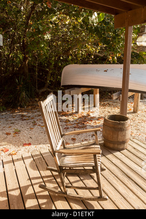 Schaukelstuhl auf der Veranda der Leuchtturmwärter Haus im Cape Florida Bill Baggs State Park Stockfoto