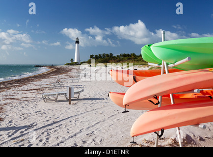 Florida Keys: Cape Florida Lighthouse im Bill Baggs State Park in Key Biscayne Florida Vermietung Kanus Kajaks Stockfoto