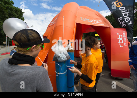 Boot von Radio Eins in der Christopher Street Day in Berlin am 19.06.2010, Deutschland Stockfoto