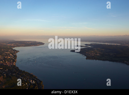 Bodensee Überlingen und Mainau in den Abend, Baden-Württemberg, Deutschland, Luftaufnahme Stockfoto
