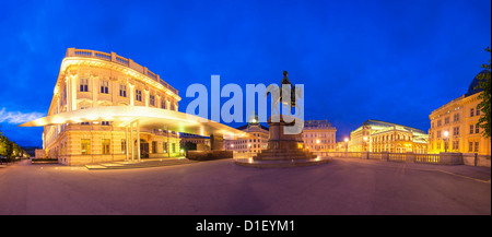 Die Albertina in Wien bei Nacht, Österreich Stockfoto