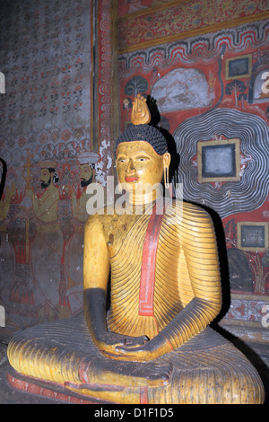 Meditierenden Buddha-Statue in Dambulla Höhle Tempel in Sri Lanka. Stockfoto