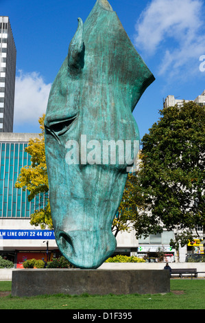 "Pferd am Wasser" von Nicholas Fiddian-Grün am Hyde Park Corner, London. Stockfoto