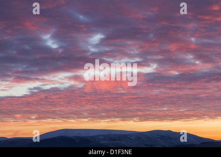 Sonnenuntergang über den Cheviots Hügeln im Norden Northumberland, England Stockfoto