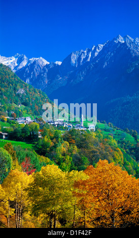 Blick auf Soglio im Herbst, Symbole, Schweiz Stockfoto