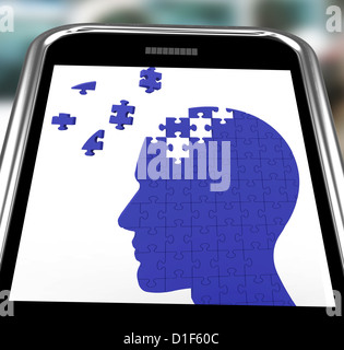 Kopf Puzzle auf Smartphone zeigt Eleganz und Helligkeit Stockfoto