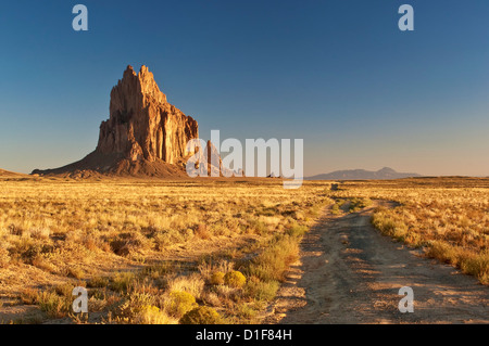 Shiprock, heiliger Navajo Berg, Monolith, bei Sonnenaufgang, New Mexico, USA Stockfoto