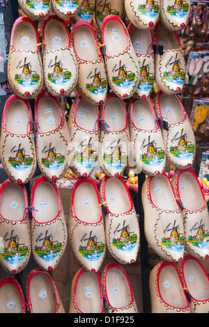 Clogs Angebote in Amsterdam, Niederlande Stockfoto