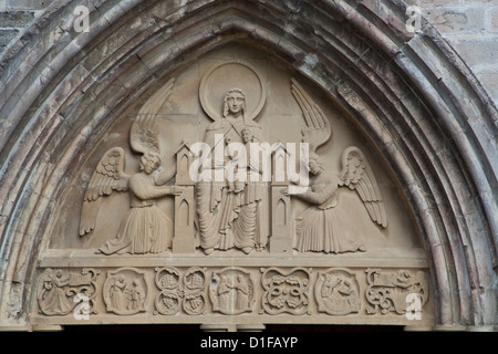 Tympanium Iglesia De La Real Colegiata de Santa Maria, Spanien Roncesvalles (Orreaga). Kirche von Real Coleglate de Santa Maria. Stockfoto