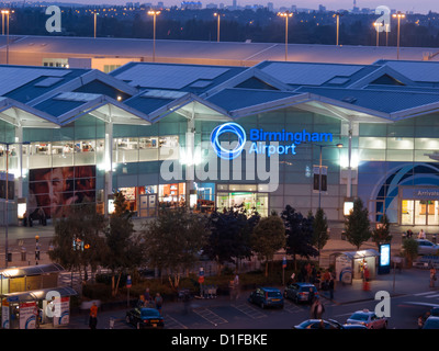 Terminal Building Birmingham International Airport Bickenhill West Midlands England im Abendlicht Stockfoto