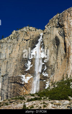 Eis vom upper Yosemite Falls fallen im Winter, Yosemite-Nationalpark, Kalifornien USA Stockfoto