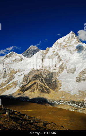 Mount Everest und Nuptse gesehen vom Kala Patthar, Sagarmatha Nationalpark, Solukhumbu Bezirk, Sagarmatha, Purwanchal, Nepal Stockfoto