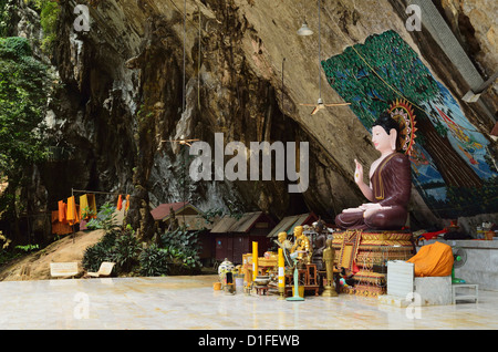 Buddha-Statue, Tiger Cave Temple (Wat Tham Suea), Provinz Krabi, Thailand, Südostasien, Asien Stockfoto