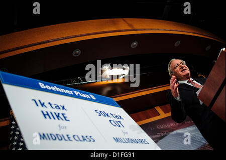 19. Dezember 2012 - Washington, District Of Columbia, US - Senator CHUCK SCHUMER (D -NY) und Senator TOM HARKIN (D -IA) halten eine Pressekonferenz am Mittwoch Capitol Hill, den Fiskalklippe Plan zu diskutieren. (Bild Kredit: Pete Marovich/ZUMAPRESS.com ©) Stockfoto