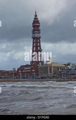 Blackpool Tower vom central Pier. Stockfoto