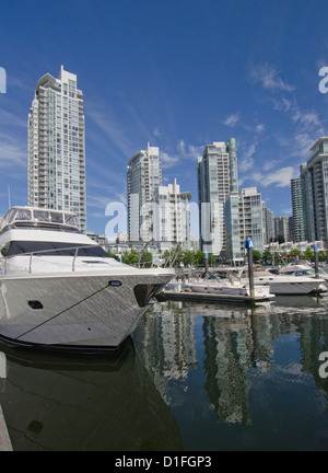 Die ultra moderne Stadt Vancouver British Columbia Kanada mit seinem Seehafen und Wolkenkratzer Stockfoto