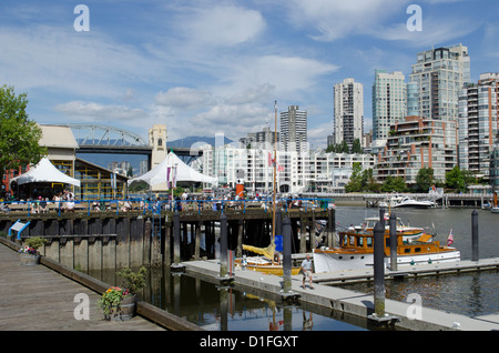 Die ultra moderne Stadt Vancouver British Columbia Kanada mit seinem Seehafen und Wolkenkratzer Stockfoto