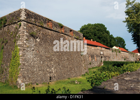 Wand der Uzhhorod Burg, Ukraine. Im ХI Jahrhundert erbaut. Stockfoto