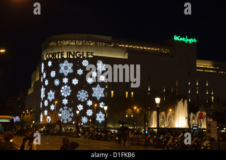 El Corte Ingles Lichter in der Nacht Weihnachtszeit Placa Catalunya Barcelona Katalonien Spanien Stockfoto