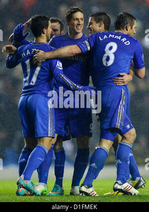 19.12.2012 Leeds, England. Chelsea-Spieler (inkl. vorwärts Fernando Torres (ESP) und Mittelfeldspieler Frank Lampard (ENG)) feiern ein Ziel von Chelsea Mittelfeldspieler Eden Hazard (BEL) in der zweiten Hälfte der Hauptstadt ein Viertel Finale Cup Fußball zwischen Leeds United und Chelsea an der Elland Road Stadium übereinstimmen. Stockfoto