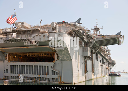 US Marine Flugzeugträger USS Bataan bei einem Besuch in Palermo, Sizilien Stockfoto