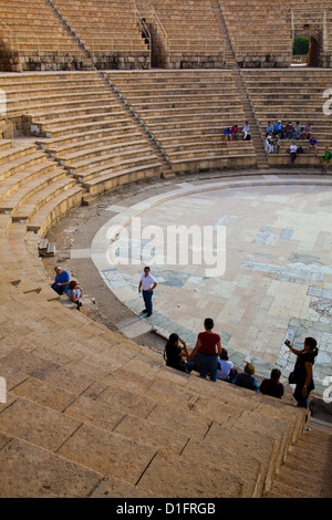 Blick auf die Bühne des römischen Theaters in Caesarea, Israel Stockfoto