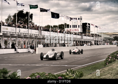 Silber-Pfeile-Demonstration am Goodwood Revival Rennveranstaltung laufen. Stockfoto