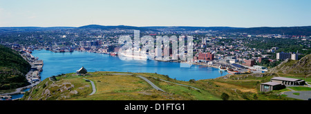 St. John's, Neufundland und Labrador, Kanada - mit Blick auf Stadt und Hafen vom Signal Hill National Historic Site - Panorama Stockfoto