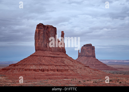 Die Fäustlinge, Monument Valley Navajo Tribal Park, Arizona, Vereinigte Staaten von Amerika, Nordamerika Stockfoto