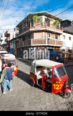 Tuk-Tuks in Chichicastenango, Guatemala, Mittelamerika Stockfoto