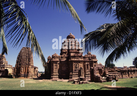 Blick auf den Mallikarjuna Tempel im dravidischen Stil erbaut durch Vikramadiytas zweite Königin Trilokyamahadevi 745 n. Chr. an Pattadakal, auch buchstabiert Paṭṭadakallu Gruppe von Denkmälern in Karnataka Staat Indien Stockfoto