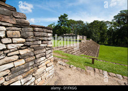 Maya-Ruinen im archäologischen Park Quirigua, UNESCO-Weltkulturerbe, Guatemala, Mittelamerika Stockfoto