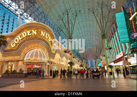 Golden Nugget Casino und der Fremont Street Experience, Las Vegas, Nevada, Vereinigte Staaten von Amerika, Nordamerika Stockfoto