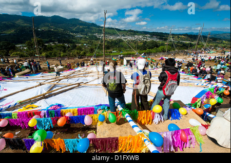 Tag der toten Drachen (Barriletes) auf dem Friedhof in Santiago Sacatepequez, Guatemala, Mittelamerika Stockfoto