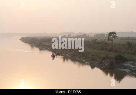 Frühen Morgen bei Sonnenaufgang am Fluss Hugli (Hooghly River), ländlichen West Bengalen, Indien, Asien Stockfoto