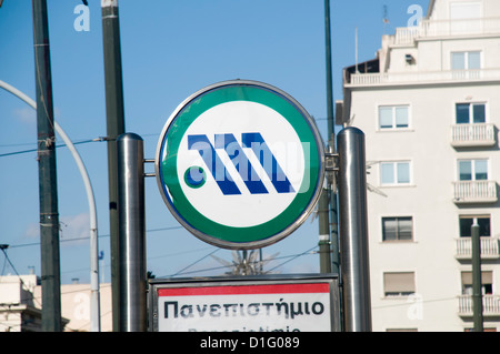 U-Bahn-Schild Panepistimio Athen Griechenland Stockfoto