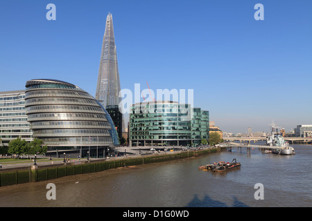 South Bank mit Rathaus, Shard London Bridge und More London Gebäude, London, England, Vereinigtes Königreich, Europa Stockfoto