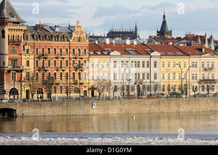 Über die Moldau und die bunten Barockhäuser, Prag, Tschechische Republik, Europa Stockfoto