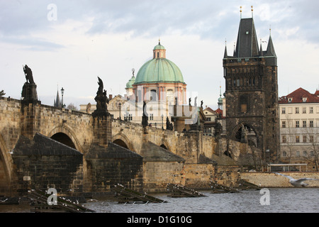 Karlsbrücke, UNESCO-Weltkulturerbe und Moldau, Prag, Tschechische Republik, Europa Stockfoto