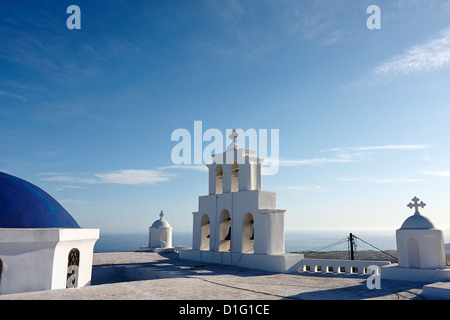 Kirche in Pyrgos Fuchsmantel, Santorini, Griechenland Stockfoto