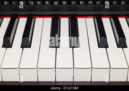 Nahaufnahme von Klaviertaste, Vorderansicht Stockfoto