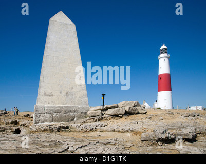 Portland Bill Leuchtturm und Trinity House Obelisk an der Spitze der Isle of Portland an der Küste von Dorset in der Nähe von Weymouth Stockfoto