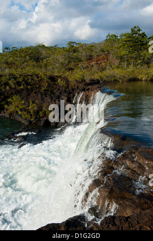 Die Wasserfälle Chutes De La Madeleine auf der südlichen Küste von Grande Terre, Neukaledonien, Melanesien, Südsee, Pazifik Stockfoto