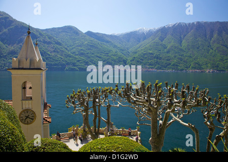 Beschnitten, Platanen und Kapelle der Villa Balbianello in Frühlingssonne, Lenno, Comer See, Lombardei, italienische Seen, Italien, Europa Stockfoto