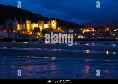 Mündung des Flusses Conwy und mittelalterliche Burg, UNESCO-Weltkulturerbe, Gwynedd, Nordwales, Vereinigtes Königreich, Europa Stockfoto