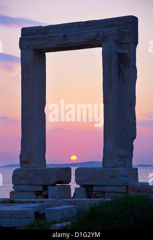 Gateway, der Apollotempel, archäologische Stätte, Naxos, Cyclades, griechische Inseln, Griechenland, Europa Stockfoto