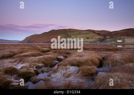 Ebbe an einem schönen Morgen am Loch Harport, Isle Of Skye, Schottland, Vereinigtes Königreich, Europa Stockfoto