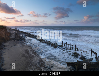 Die stark erodierte Küste bei Happisburgh, Norfolk, England, Vereinigtes Königreich, Europa Stockfoto