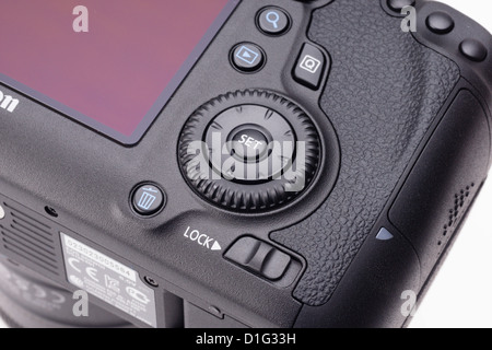 Fotoausrüstung - Canon EOS 6D full Frame DSLR, günstigen Preis. Kontrollen. Stockfoto
