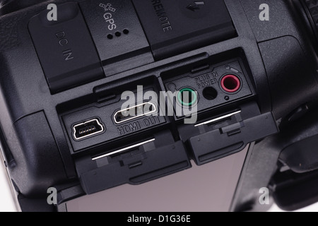 Fotoausrüstung - Sony Alpha 99 professionellen DSLR-Stil Vollformat Digitalkamera. USB, HDMI, Mikrofon und Kopfhörer-Buchsen. Stockfoto